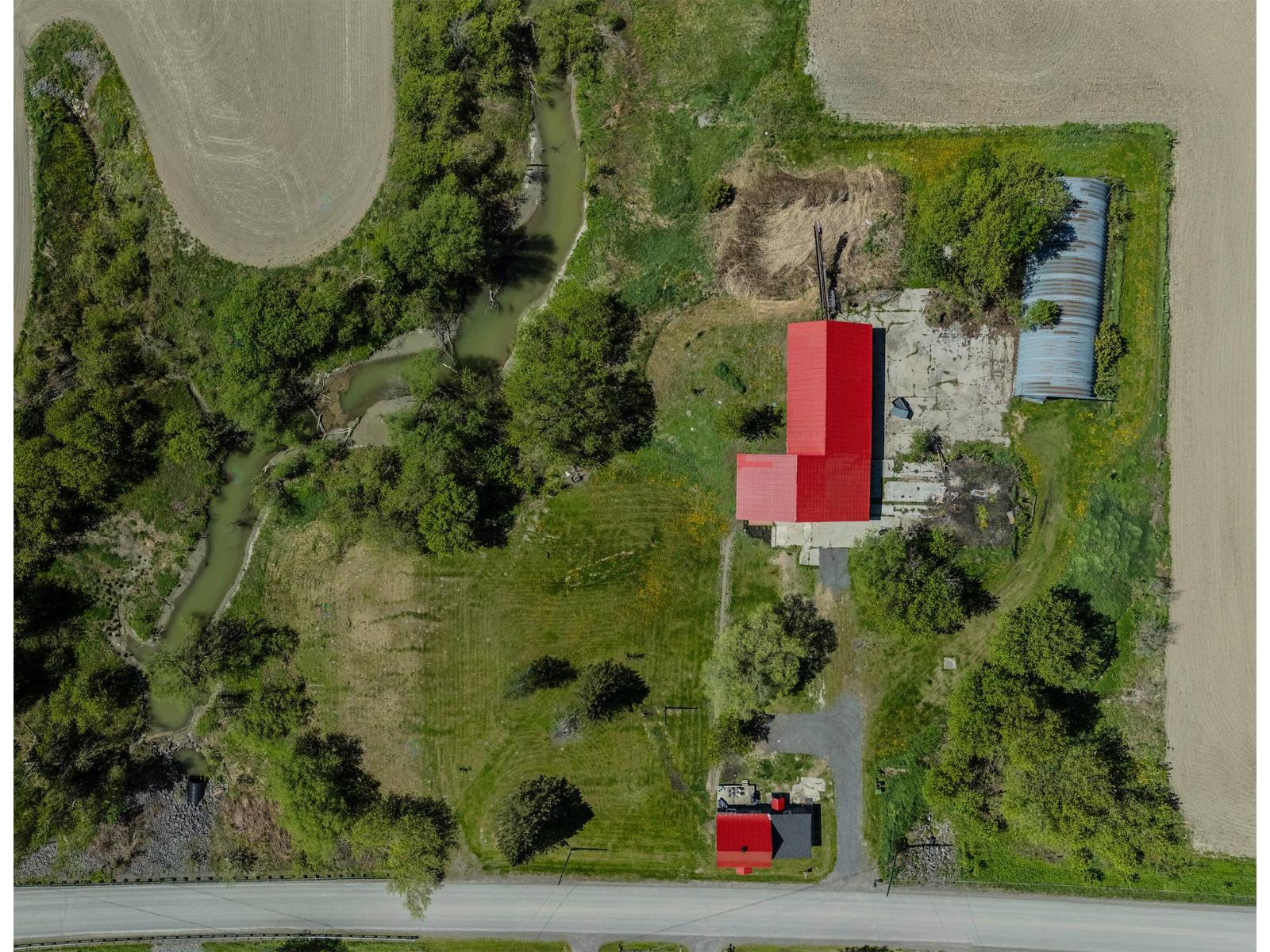 1050 4e Rang O. Property Photo 2