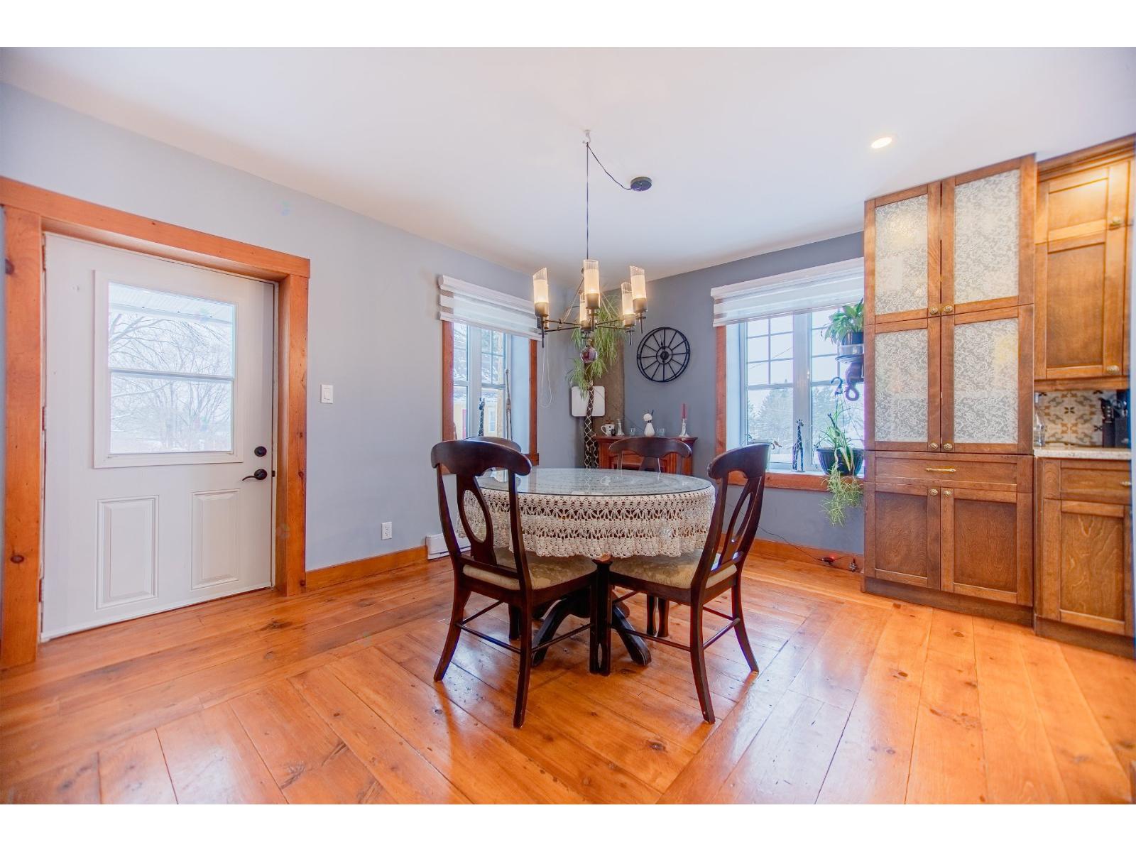 1050 4e Rang O. Property Photo 8