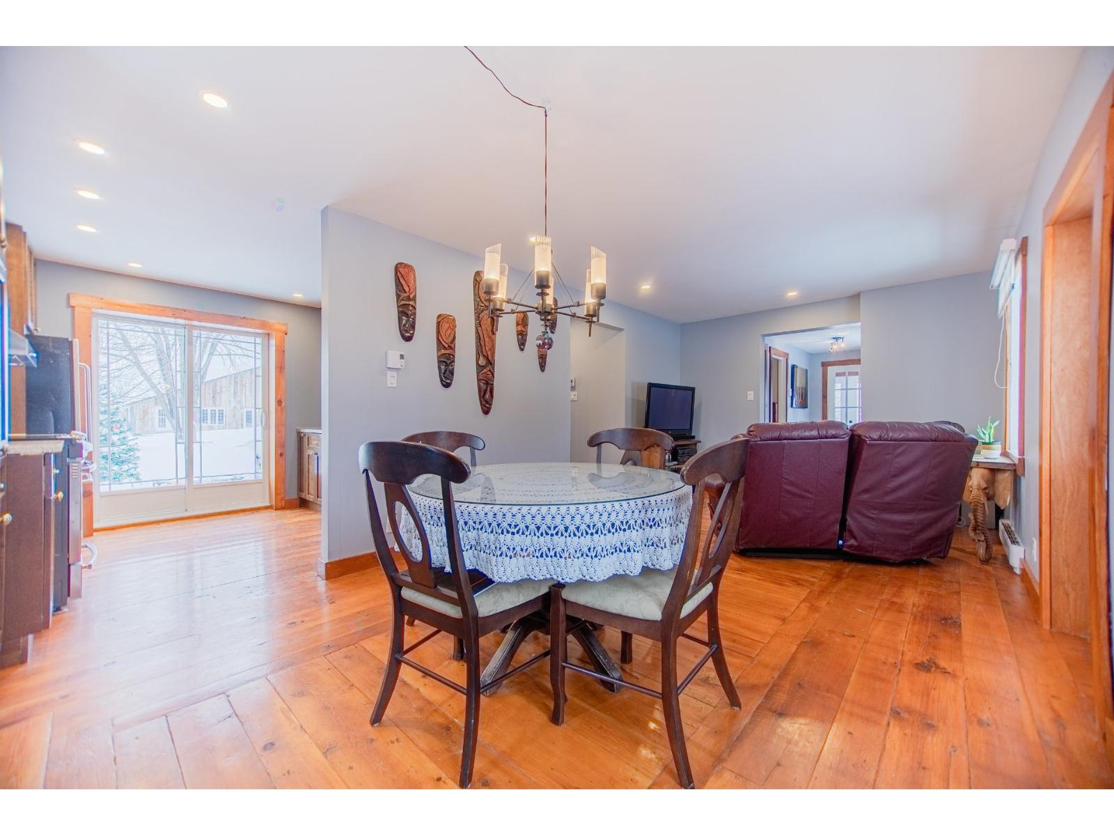 1050 4e Rang O. Property Photo 9