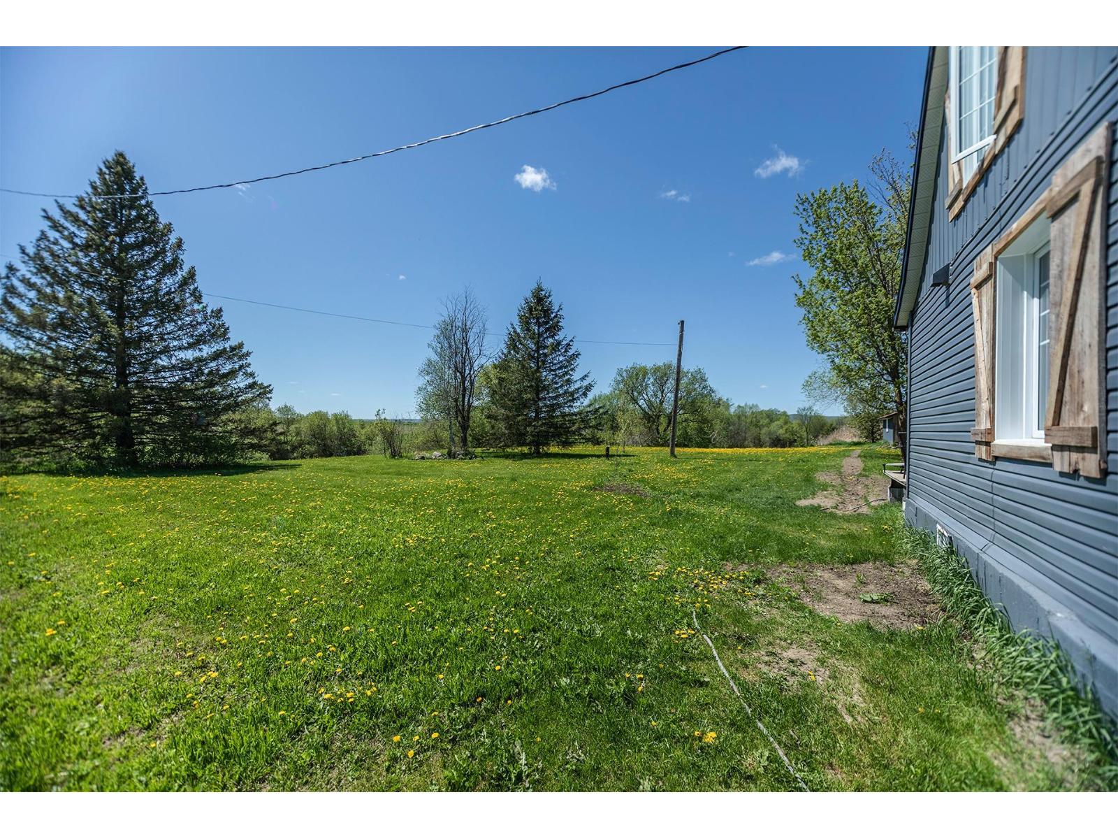 1050 4e Rang O. Property Photo 28