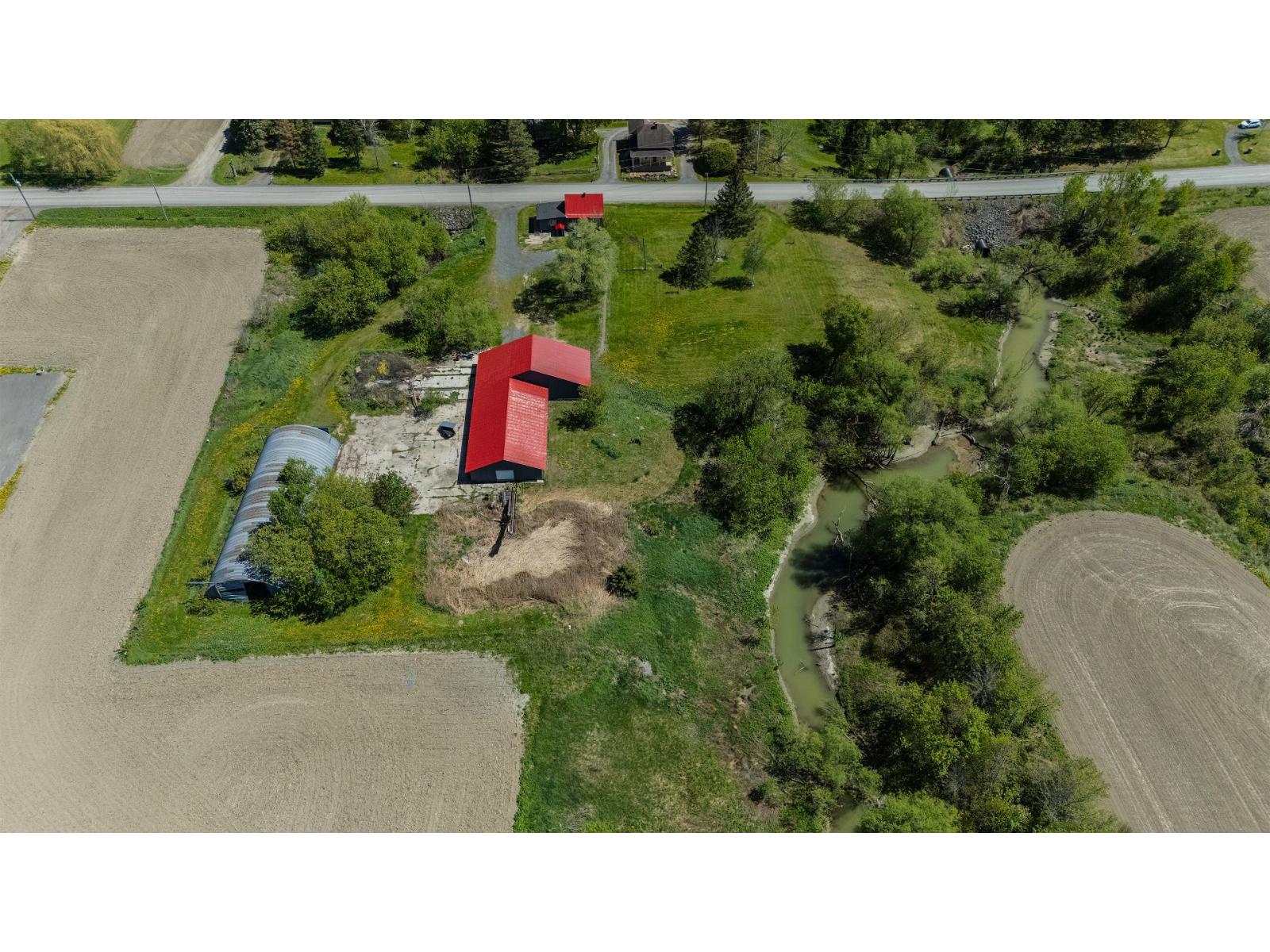 1050 4e Rang O. Property Photo 46