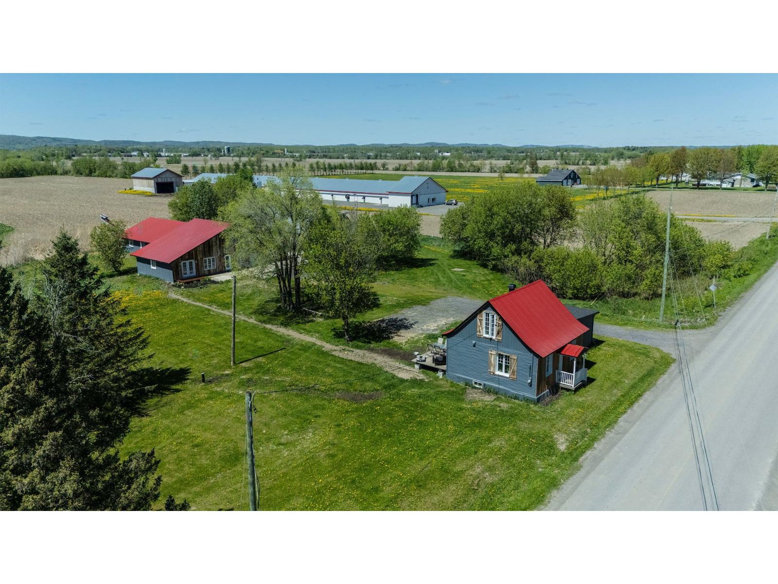1050 4e Rang O. Property Photo 47