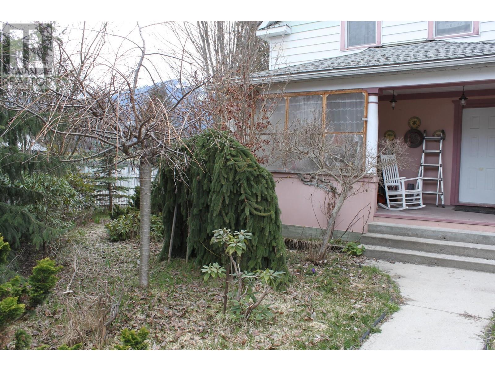 102 1st Avenue Property Photo 2