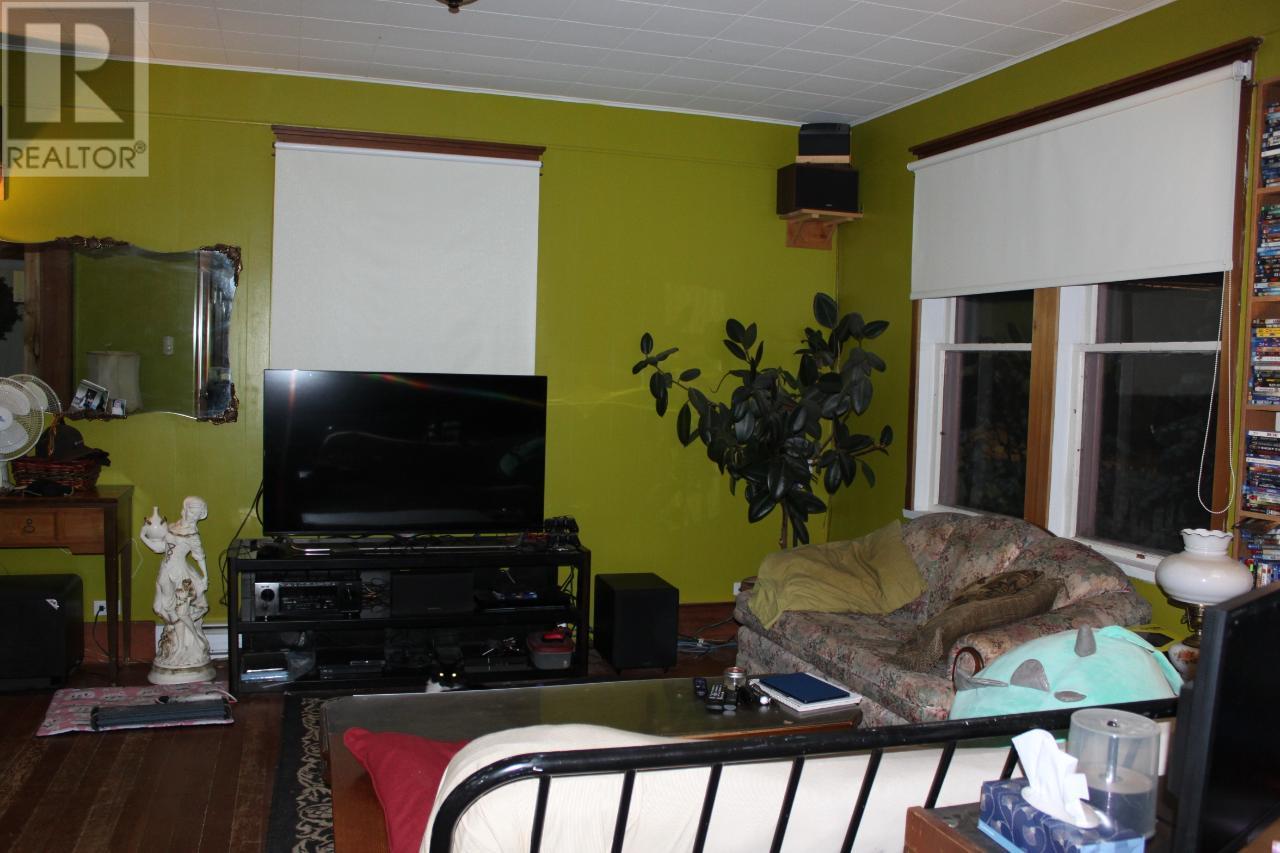 102 1st Avenue Property Photo 4