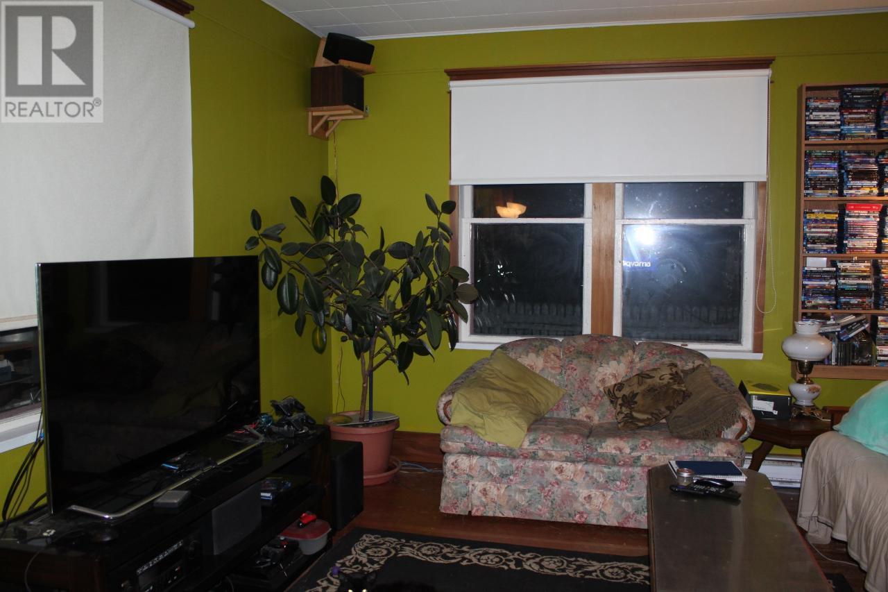 102 1st Avenue Property Photo 5