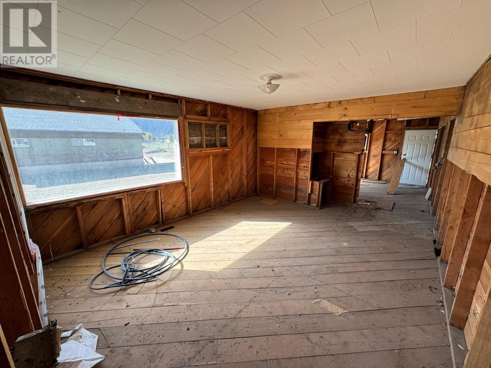 7085 22nd Street Property Photo 4