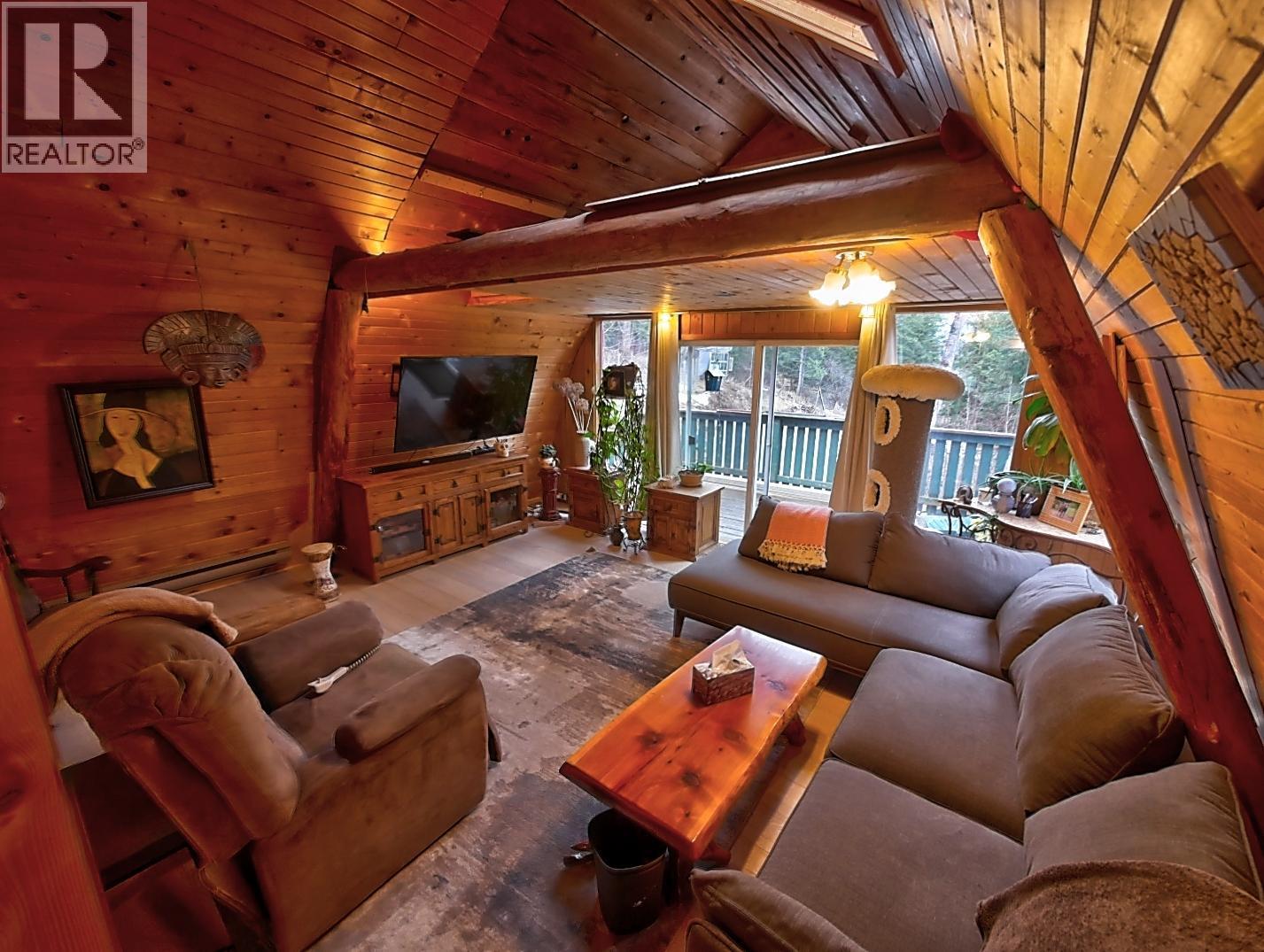 1608 Zwicky Road Property Photo 3