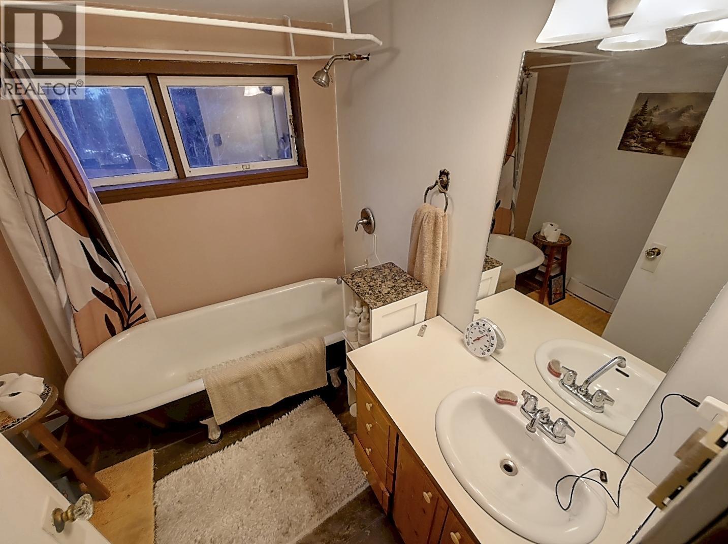 1608 Zwicky Road Property Photo 10