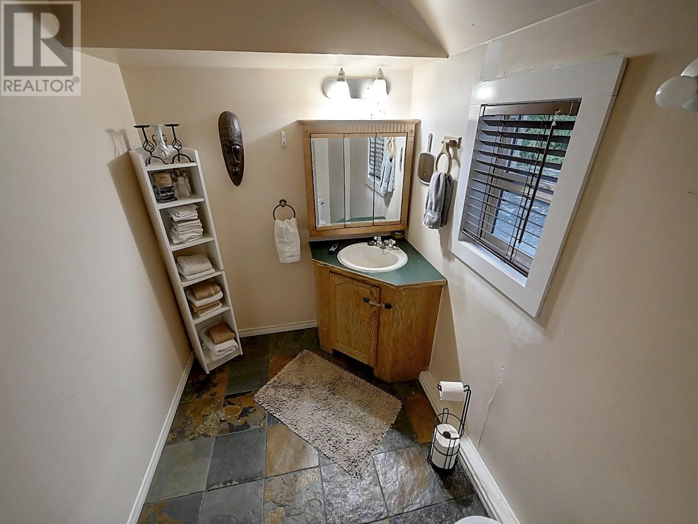 1608 Zwicky Road Property Photo 11