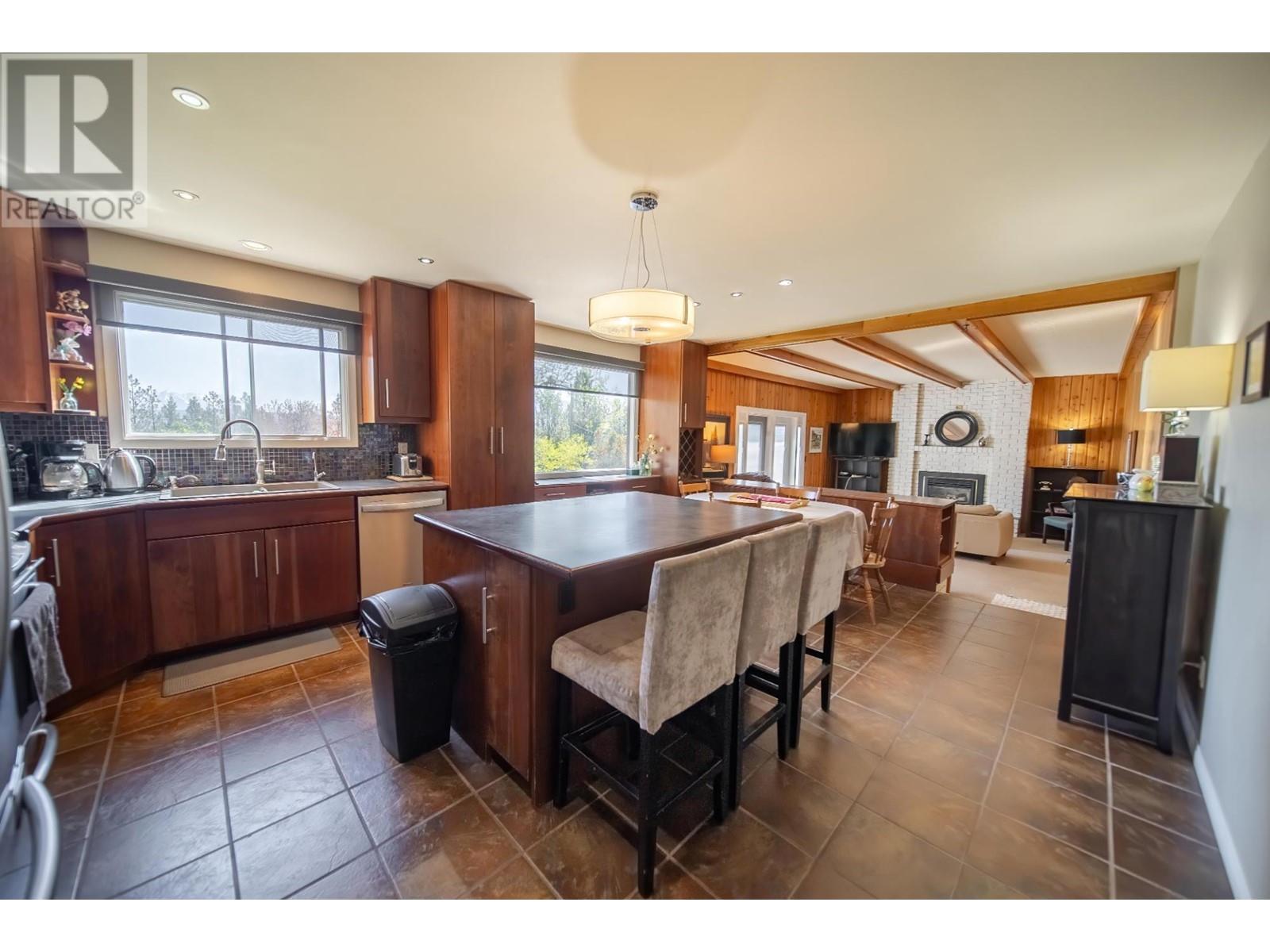 380 Ivy Road Property Photo 4