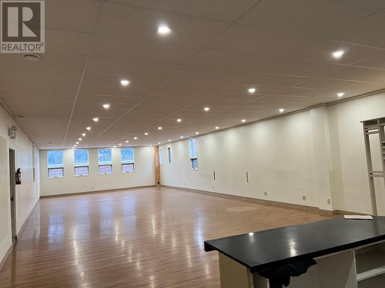 533 Baker Street Unit# Upper Bck Property Photo 3