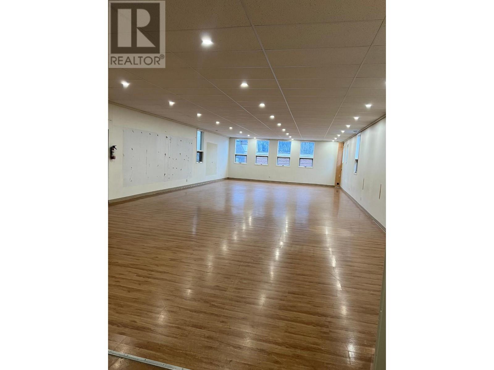 533 Baker Street Unit# Upper Bck Property Photo 4