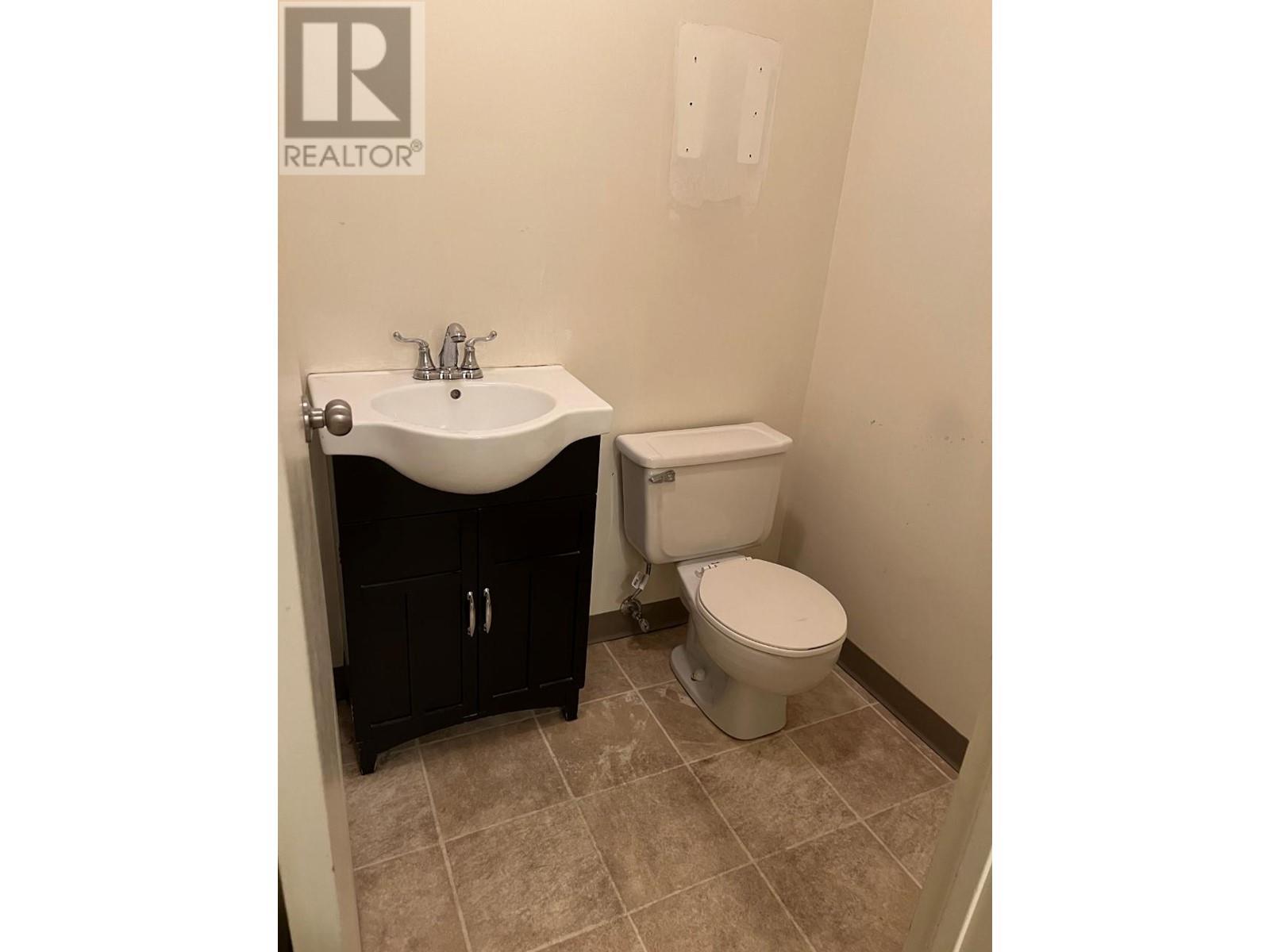 533 Baker Street Unit# Upper Bck Property Photo 8
