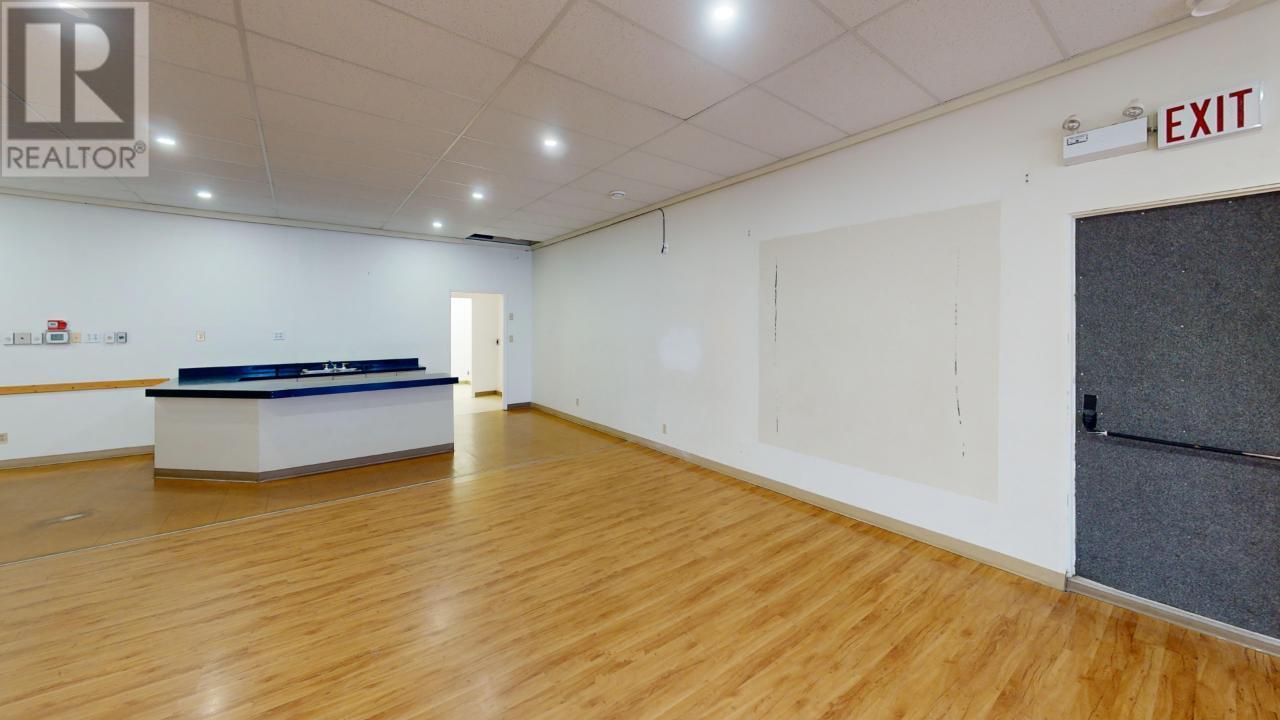 533 Baker Street Unit# Upper Bck Property Photo 10