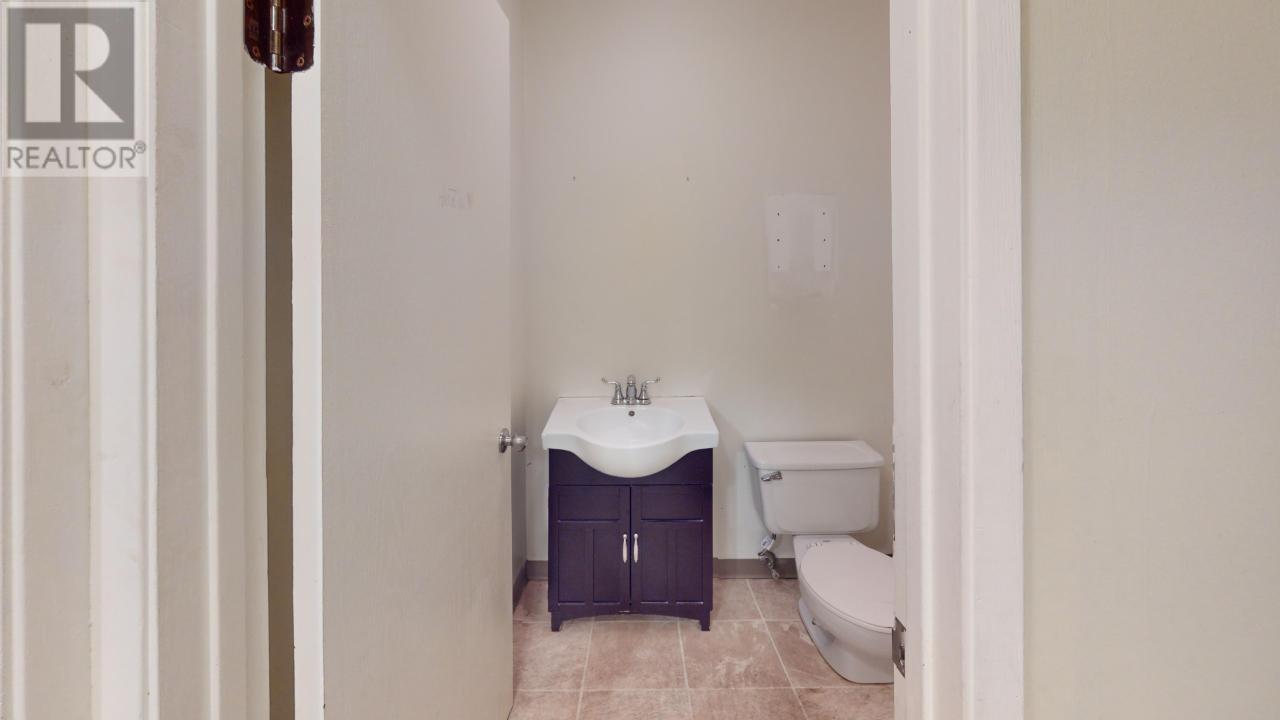 533 Baker Street Unit# Upper Bck Property Photo 15