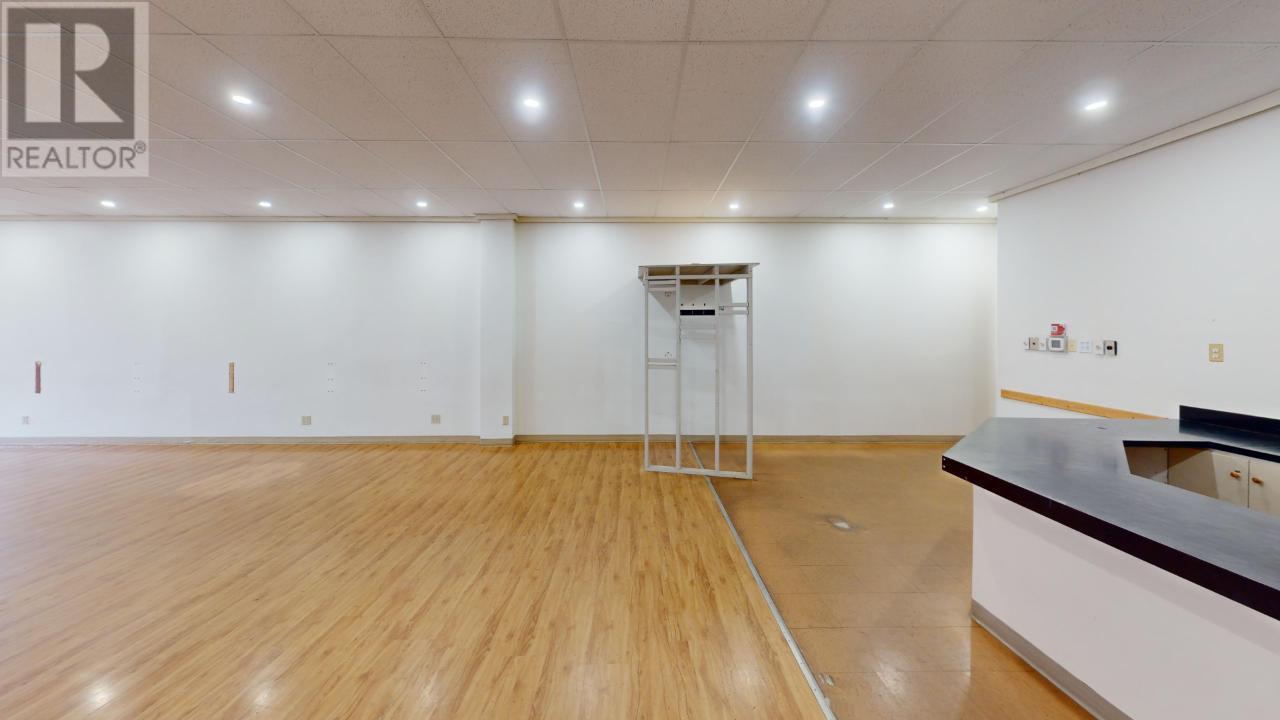 533 Baker Street Unit# Upper Bck Property Photo 16