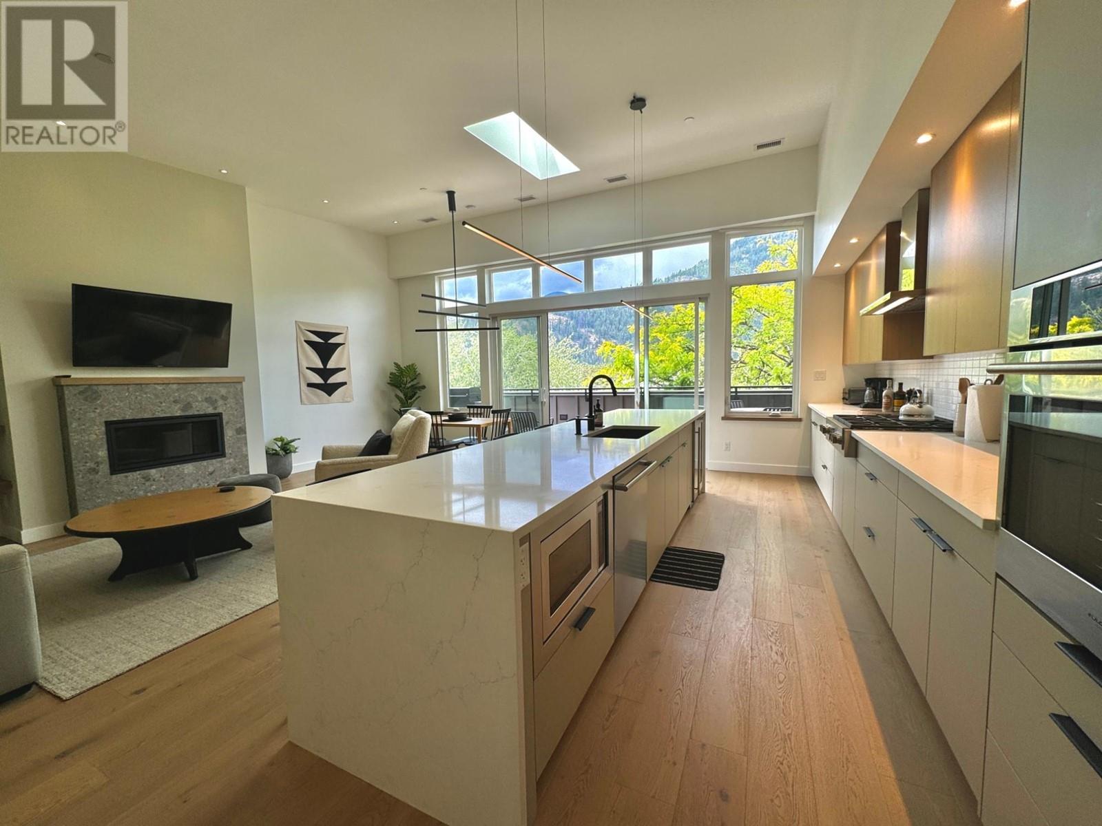 266 Baker Street Unit# 12 Property Photo 10
