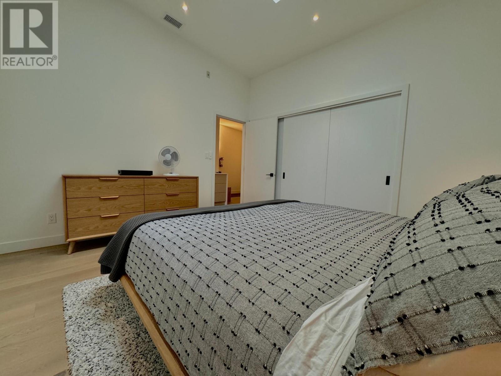 266 Baker Street Unit# 12 Property Photo 27
