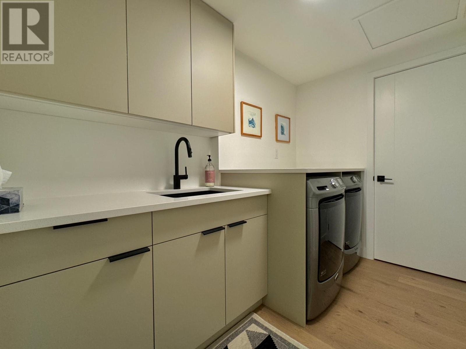 266 Baker Street Unit# 12 Property Photo 32