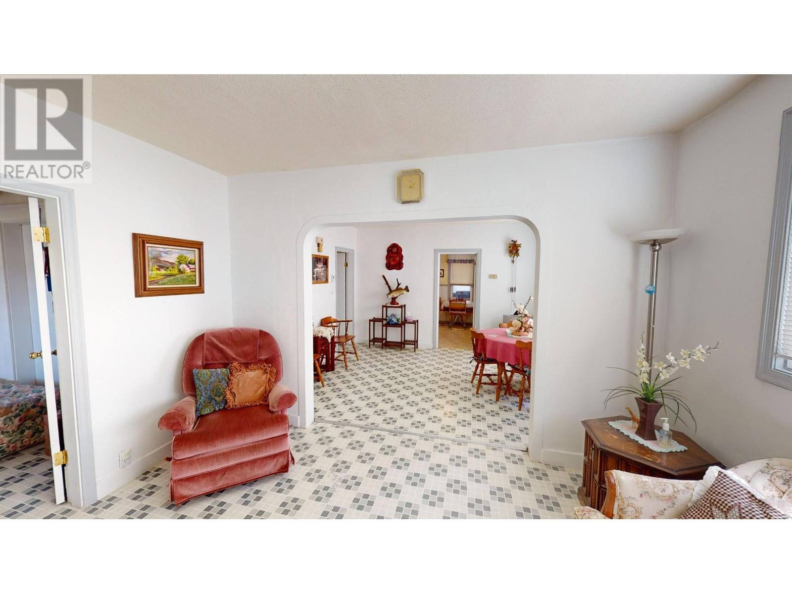 38 12th S Avenue Property Photo 7