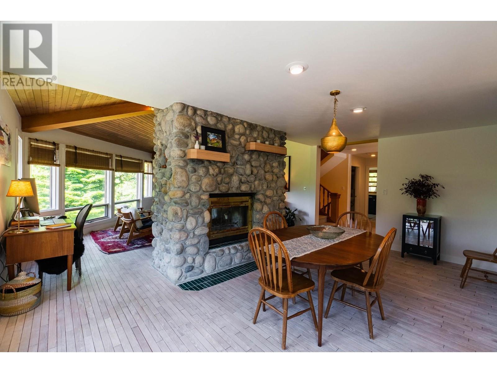 4625 Crescent View Drive Property Photo 16