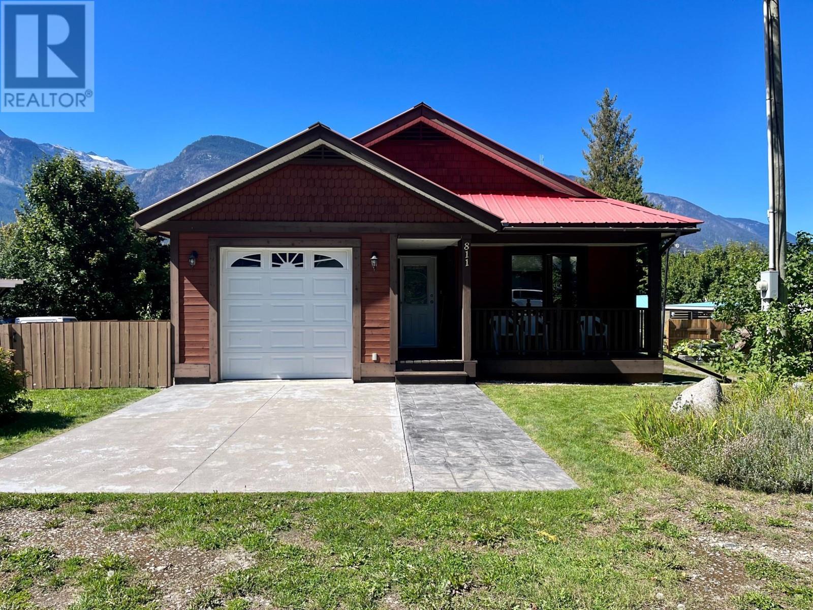811 KILDARE Street Property Photo 1