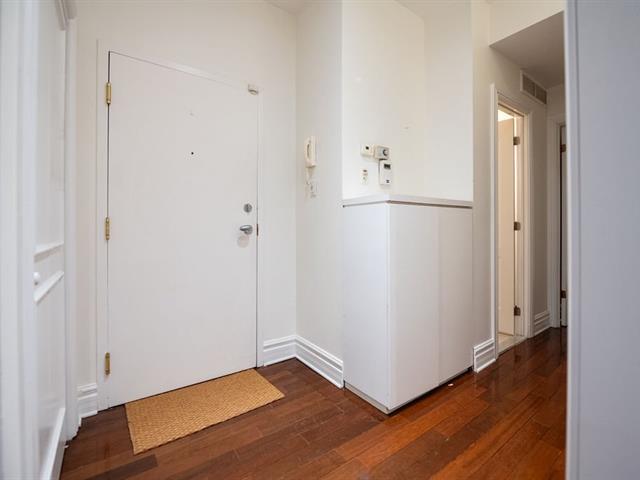 1581 Av. Du Docteur-penfield, #301 Property Photo 4