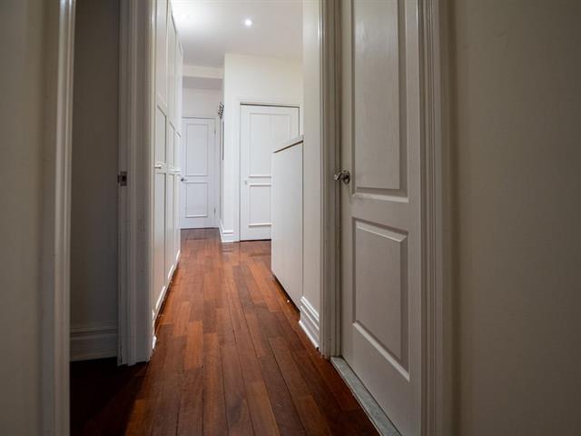 1581 Av. Du Docteur-penfield, #301 Property Photo 5