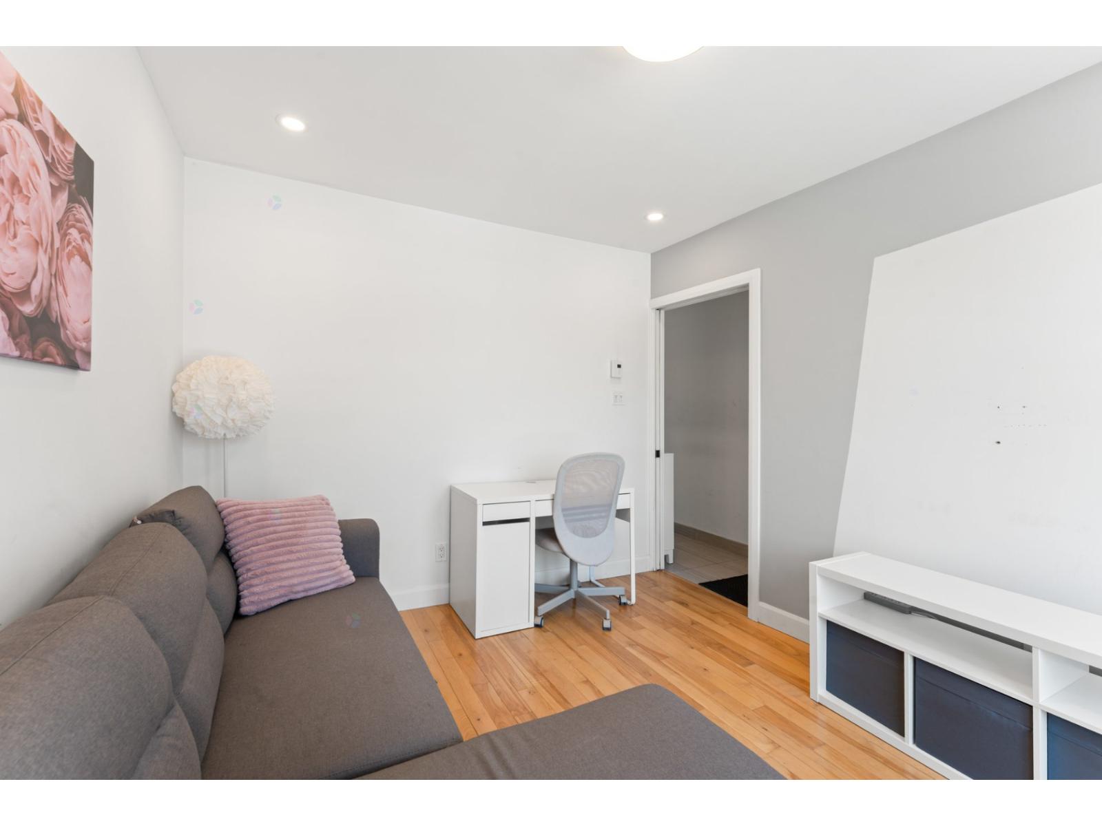6420 43e Avenue, #3 Property Photo 10