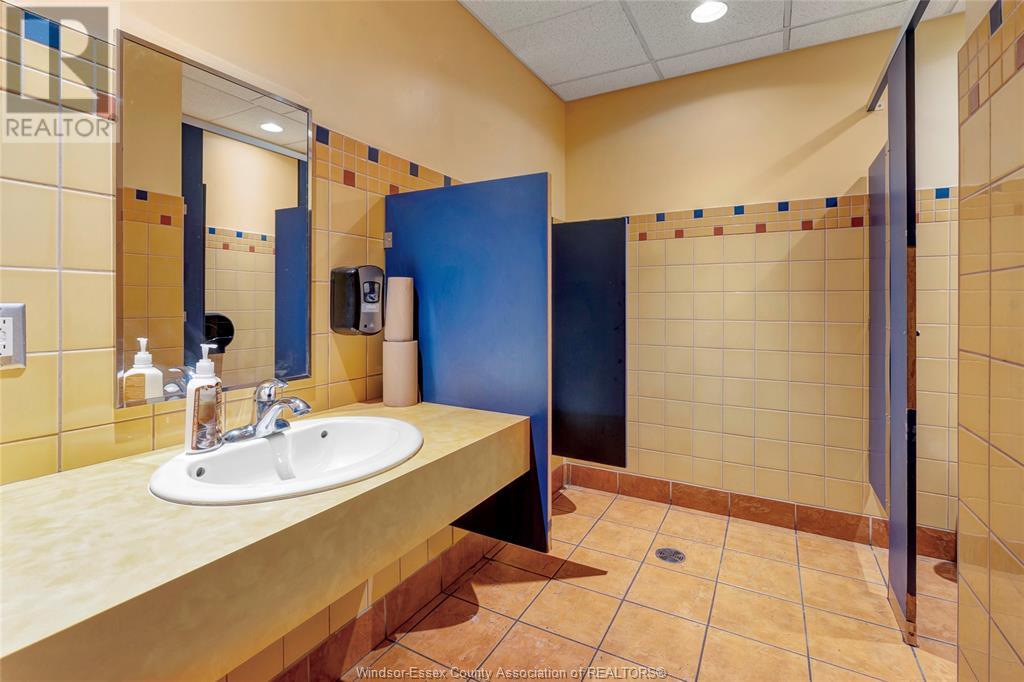 33 Amy Croft Unit# 4 Property Photo 14