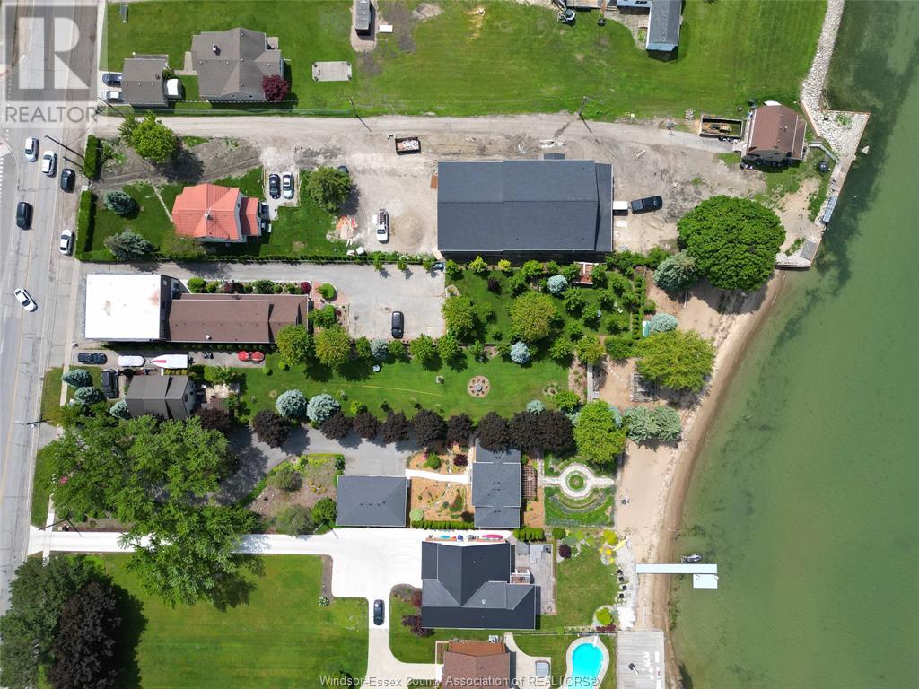 12216-12218 Riverside Drive East Property Photo 29