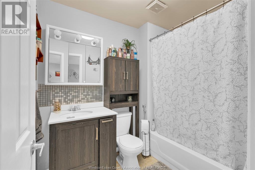 1107 Lesperance Property Photo 44