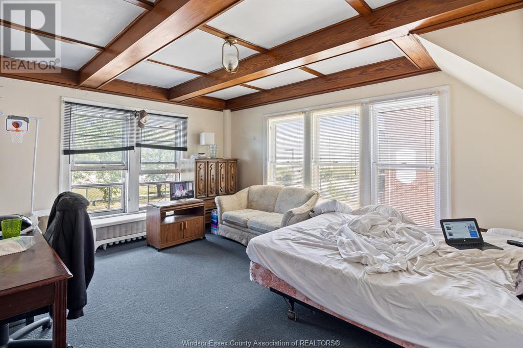 3177 Russell Property Photo 15