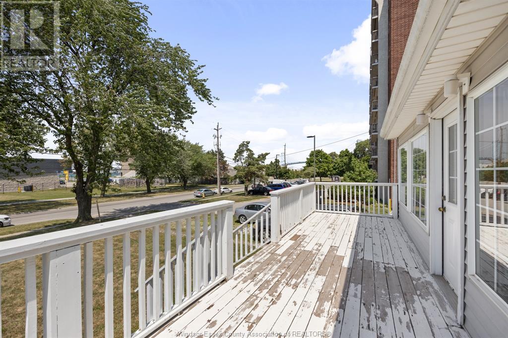 3177 Russell Property Photo 25