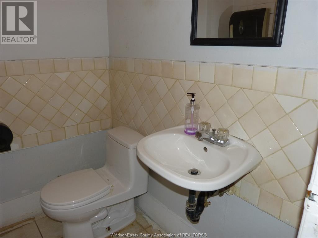 4691 Wyandotte Street East Property Photo 19