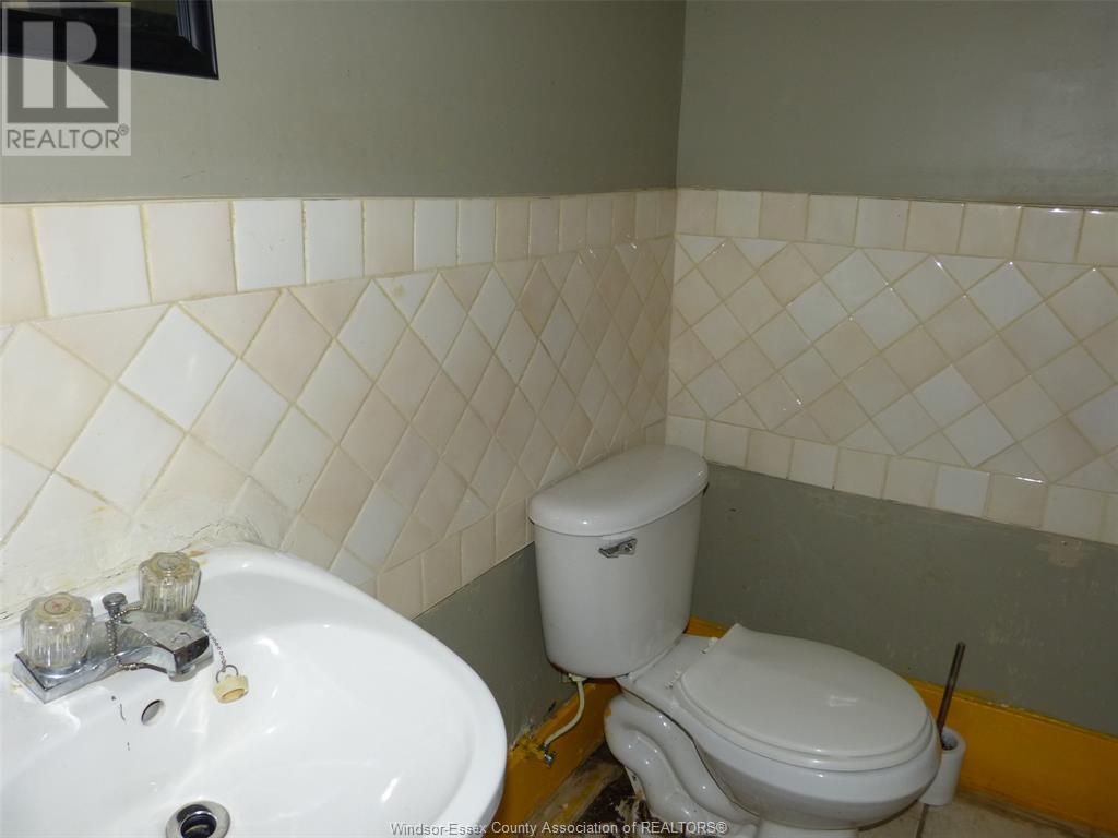 4691 Wyandotte Street East Property Photo 20