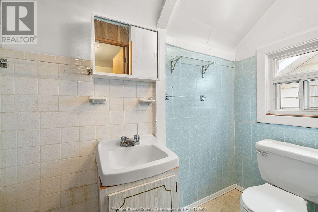 1360 Benjamin Property Photo 17