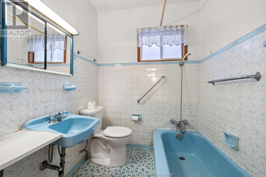 1360 Benjamin Property Photo 20