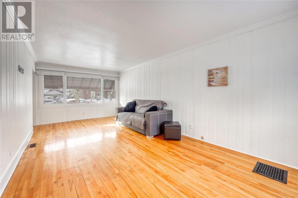 360 East Street North Property Photo 11
