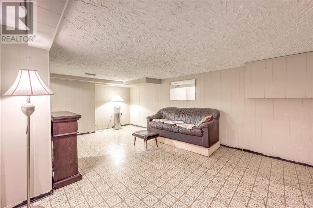360 East Street North Property Photo 18