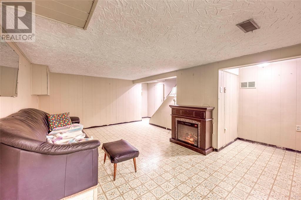 360 East Street North Property Photo 21