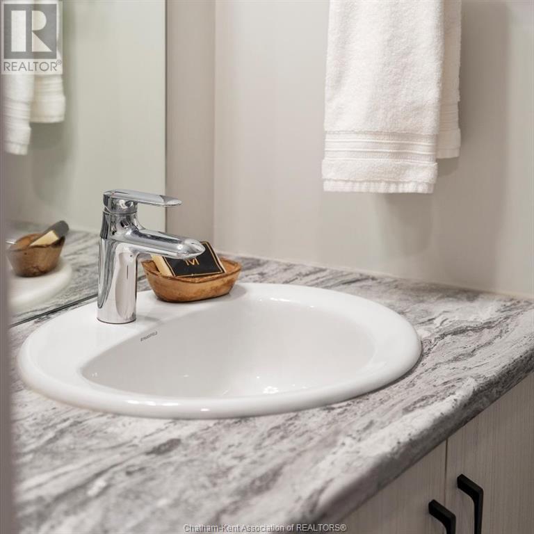 100 Erie Street North Property Photo 7