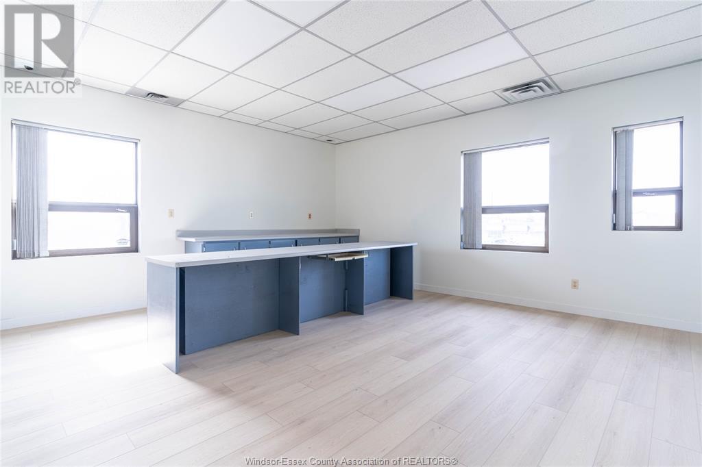 2594 Howard Avenue Unit# Upper Suite 1 Property Photo 4