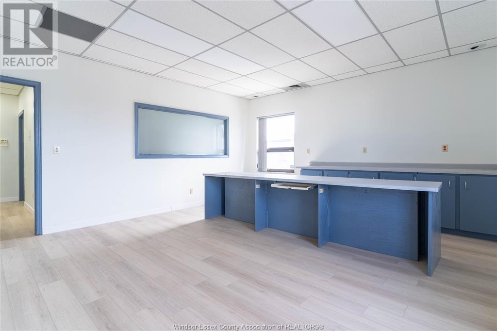 2594 Howard Avenue Unit# Upper Suite 1 Property Photo 5