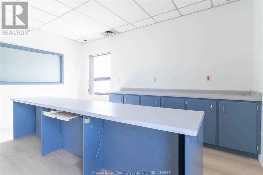 2594 Howard Avenue Unit# Upper Suite 1 Property Photo 6