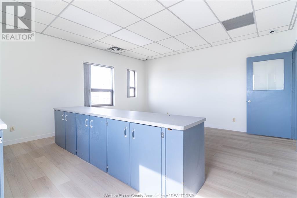 2594 Howard Avenue Unit# Upper Suite 1 Property Photo 8