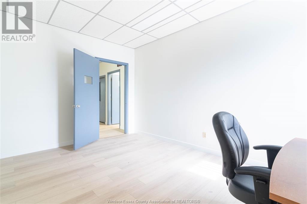 2594 Howard Avenue Unit# Upper Suite 1 Property Photo 15