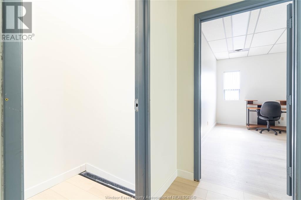 2594 Howard Avenue Unit# Upper Suite 1 Property Photo 17
