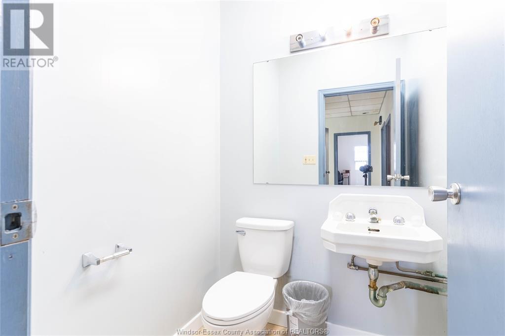 2594 Howard Avenue Unit# Upper Suite 1 Property Photo 20