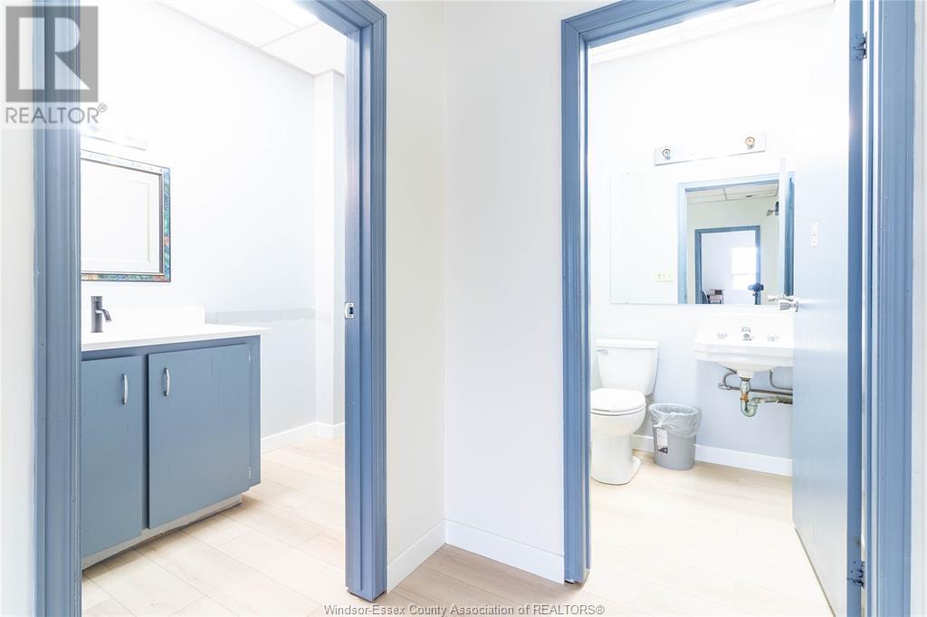 2594 Howard Avenue Unit# Upper Suite 1 Property Photo 22